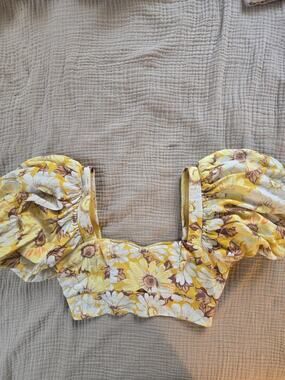 Altar'd State sunflower print crop top with puffed sleeves Size S peasant small